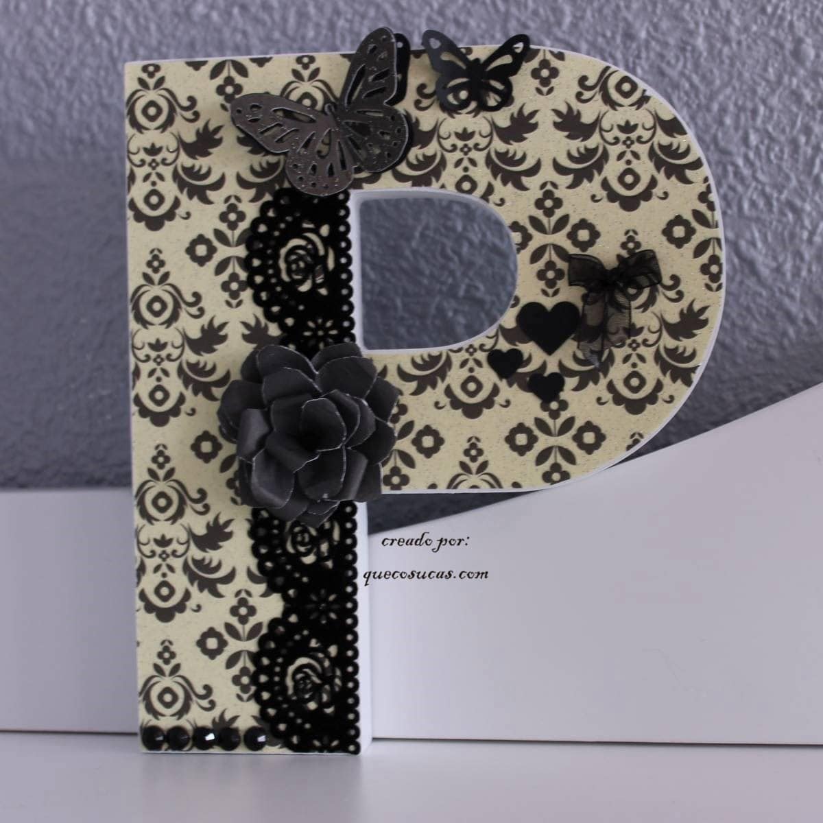 letra decorada P tecnica scrap ideas letra decoracion P boda elegante blanca y negra